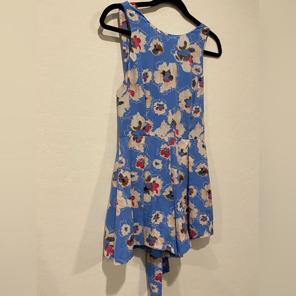ASTR Open Back Romper - Picture 2 of 13